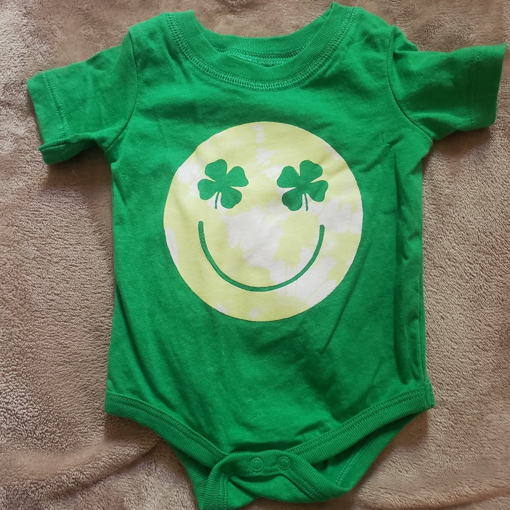 Any item from my closet with a🌹is 5 for $20! New onesie, Size newborn